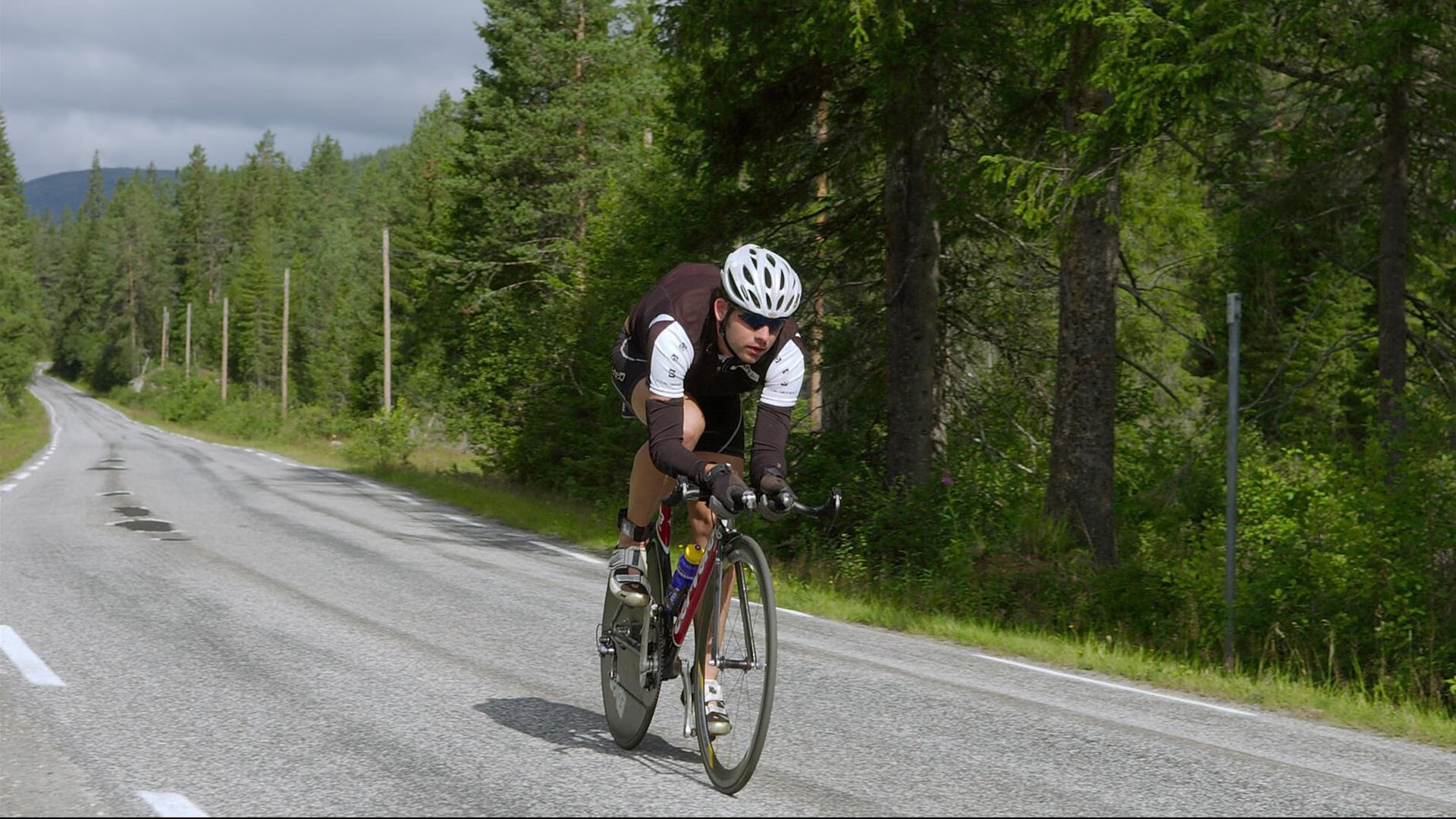 _金属未来：硬核科技打造爆炸式运动装备_，金属爆破