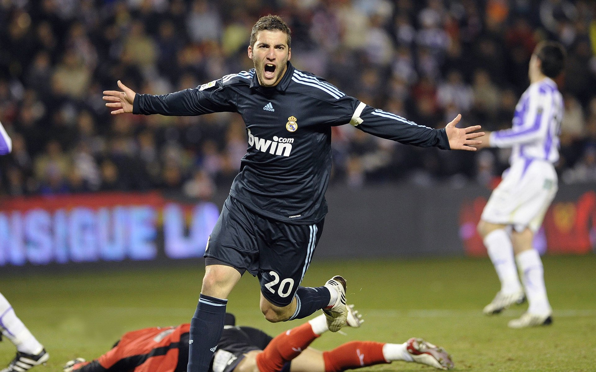 法甲：巴黎4-0大胜蒙彼利埃，姆巴佩梅开二度，大巴黎4-0大胜 姆巴佩2球