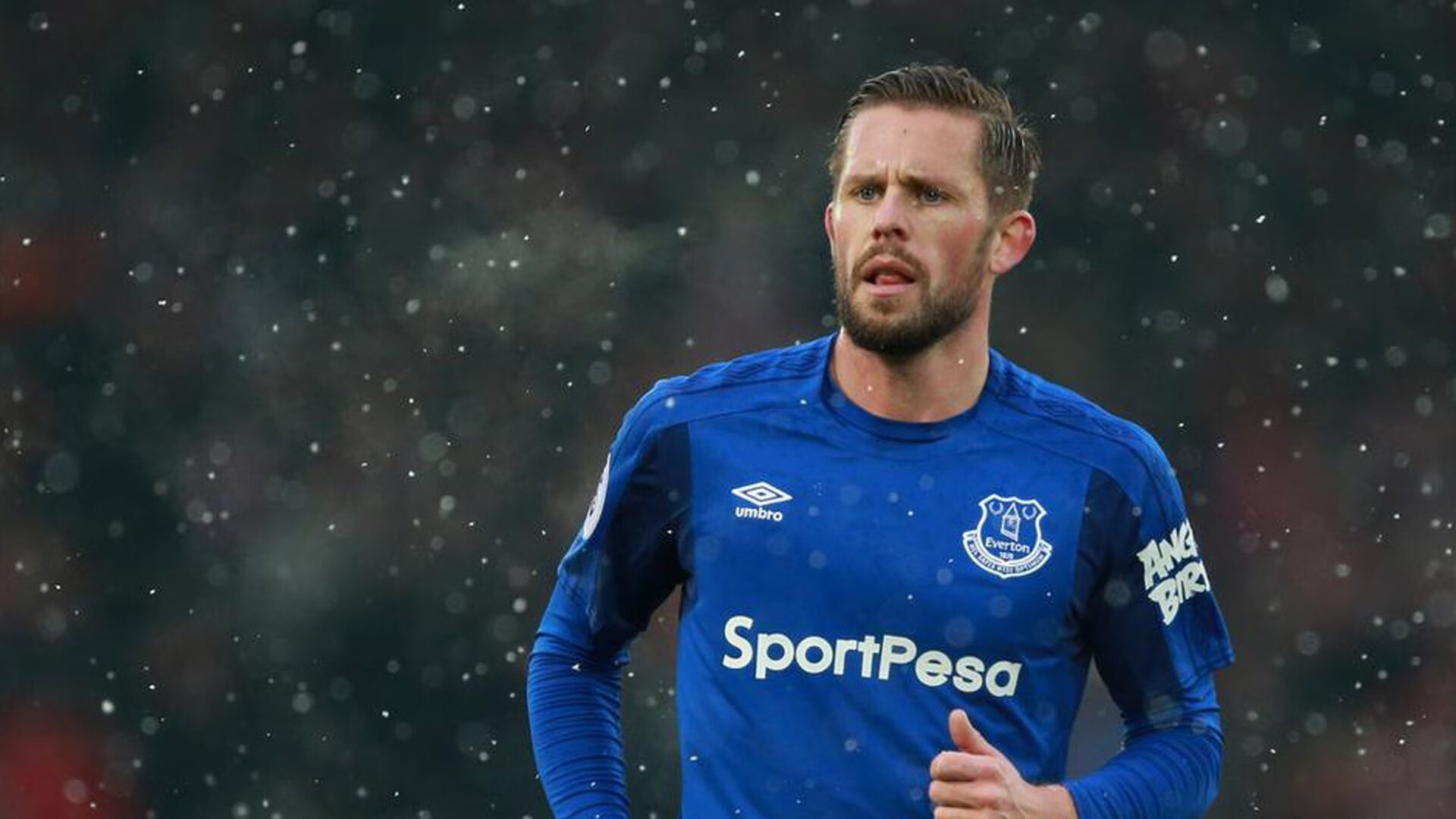 爱游戏官方-瑞士女足“冰雪五人组”组团破门，网友称“雪山刺客”，瑞士加拿大女足