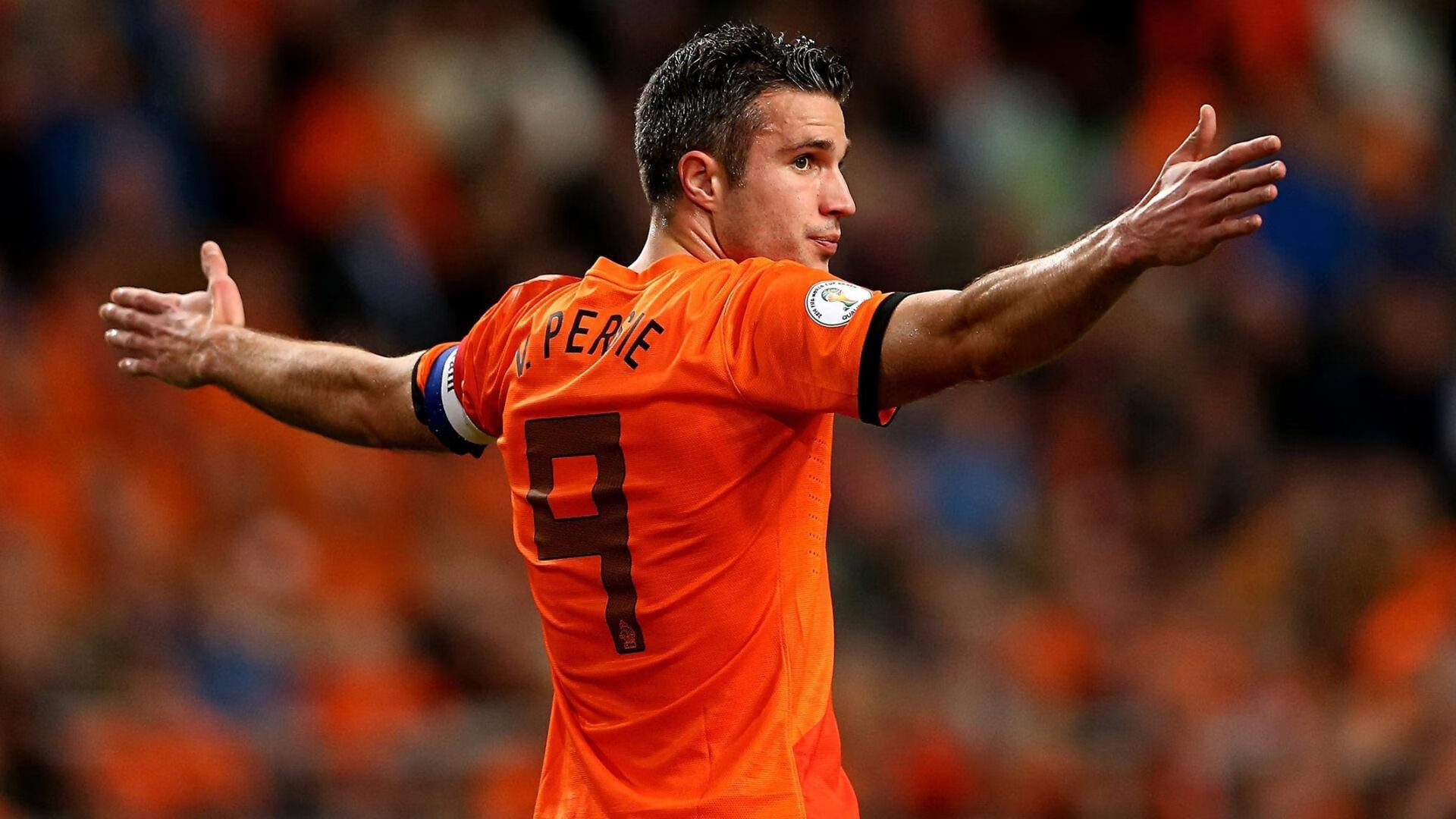 AYX体育官网-赛后采访：队长李明坦言“团队合作是取胜关键”！，李明足球个人资料